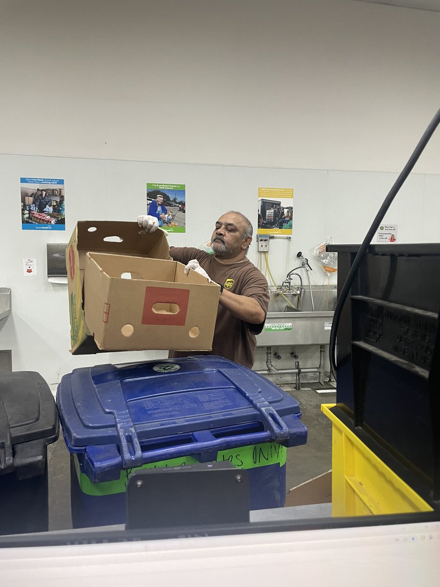 AbdulAb45258458's tweet photo. Galveston Bay Territory…spending some time at the Houston Food Bank. Giving back to the community 👏👏
#GalvestonBayTerritory
#WillowbrookStrong
#SweetwaterStrong
#StaffordStrong
@SoCalLeaders
@ealarcon10
@Buckeyes2231
@kelly_gonter https://t.co/UE2r284m4N