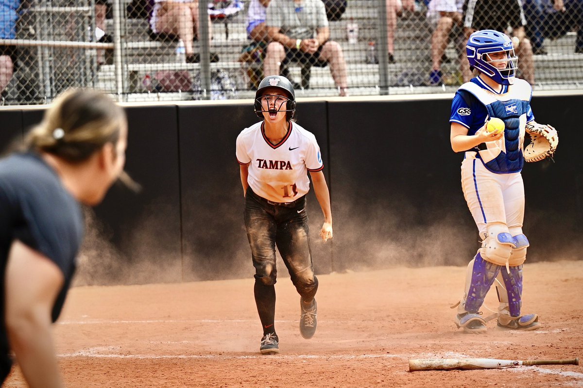 UTampaSoftball's tweet photo. #TampaSB tops Alabama-Huntsville🪫to win the NCAA South 1 Regional! They advance to the NCAA Super Regionals for the first time in program history!

#StandAsOne🛡️ https://t.co/jgOCToMHHx
