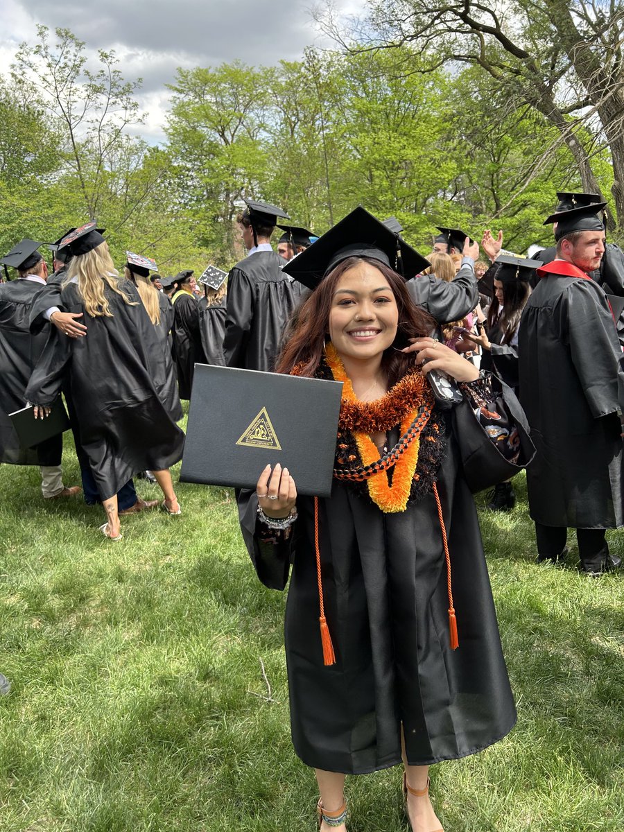 JohnPer514's tweet photo. ⁦@ericahp31⁩ graduated from college today!! We are super proud of you! https://t.co/V7P7MX4TSI