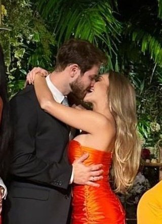 lililopezyy's tweet photo. Eles 😍❤️🔒#Becaz https://t.co/uQvmbBFBgb