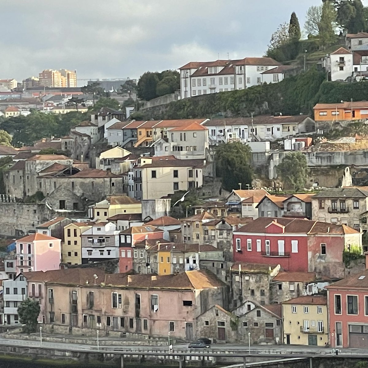 GuiaMichelin_ES's tweet photo. #MICHELINPorto
Por la tarde además, hemos visitado Oporto para cerrar el día con un paseo en barco por el río Douro.
#GuiaMICHELIN23 #AHRESP #infoAHRESP #VisitPortugal #TimeToBe https://t.co/iLg8AbKNfZ