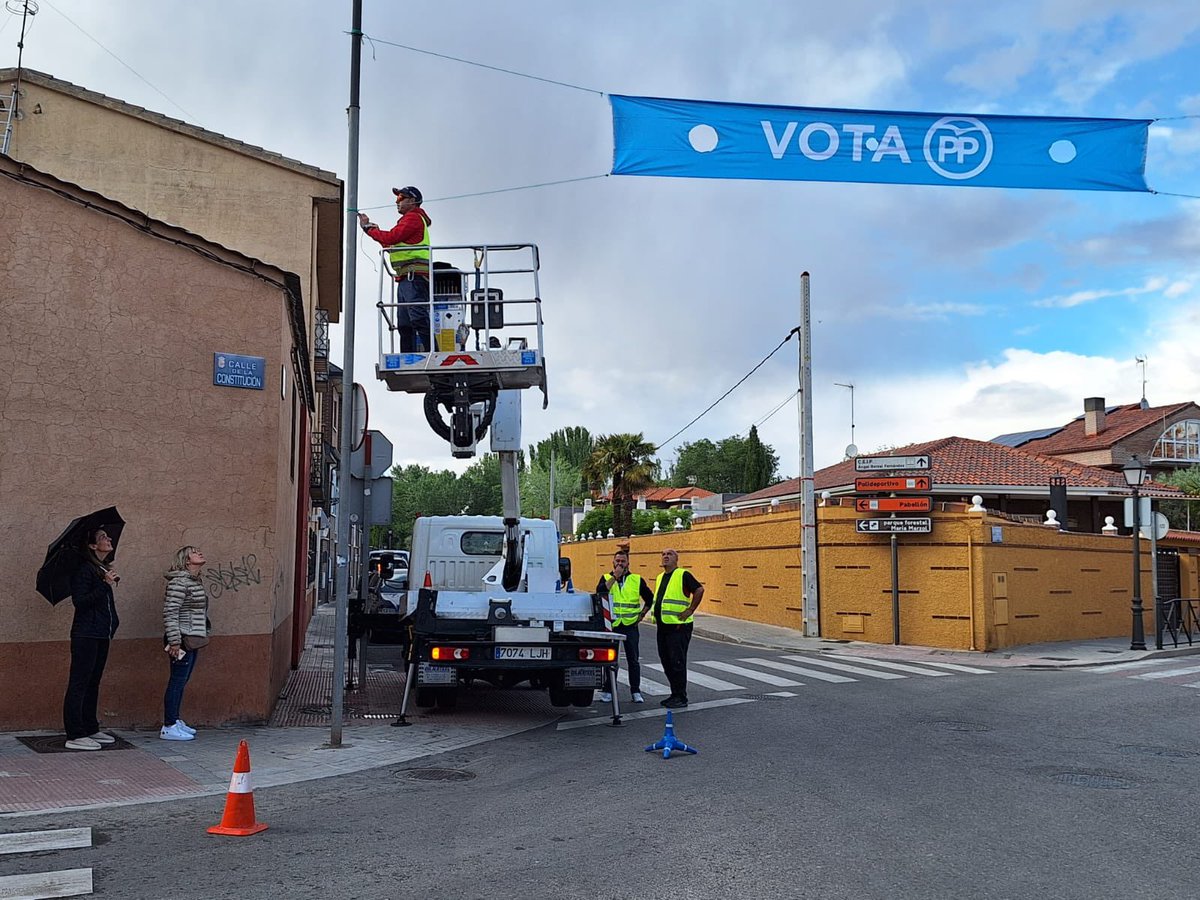 🔹Hoy hemos terminado con la colocación de las banderolas.

Este #28M vota la experiencia y gestión.

💙Vota Manuel Jurado Marrufo 
💙Vota <a href="/IdiazAyuso/">Isabel Díaz Ayuso</a> 

✨El futuro que quieres✨
Con muchas #ganasdeDaganzo

#pasionpordaganzo #ilusionporDaganzo #experienciaygestion #daganzo