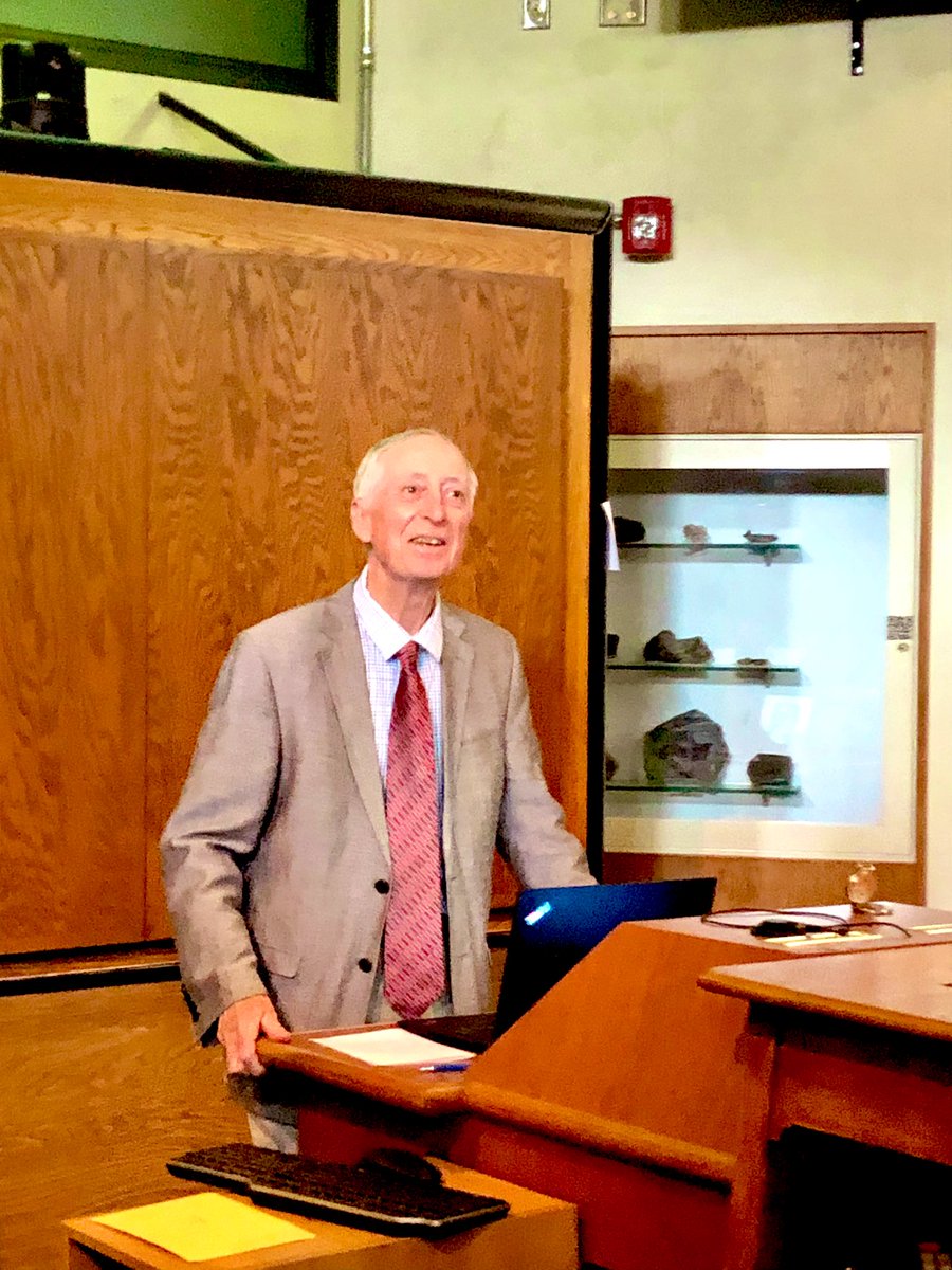 End of an era <a href="/BioMcGill/">McGill Biology</a> <a href="/mcgillu/">McGill University</a> Graham Bell gave an awe inspiring and emotional retirement “exit” seminar - 

One of the most extraordinary evolutionary biologists of the past 50 years. No one has done more for ecology and evolution in Canada 🇨🇦