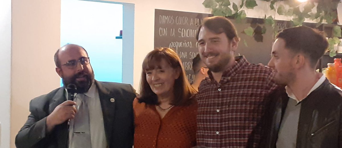 NellyGracielaO1's tweet photo. Noche #libertaria !! Mucho para festejar después de tanto esfuerzo #somospartido el @LibertarioCABA tiene sello!! Con nuestro presidente
@NicolasEmma10 
@PabloPesce5 
@FioritiNacho 
@vciudadanasarg
#vida #libertad #propiedad
#Elecciones2023 
#eleccionescaba2023 https://t.co/4TeIH4oPwv