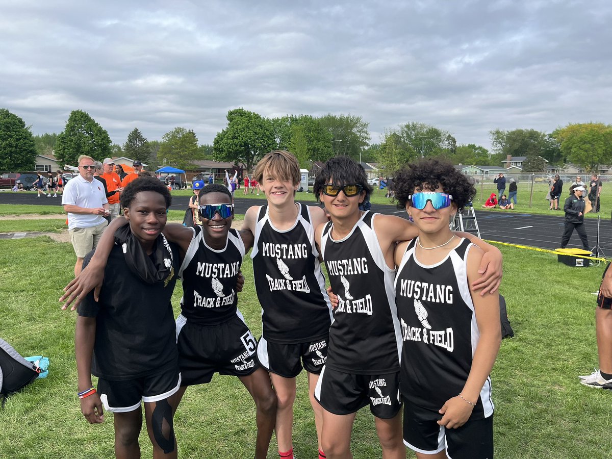 7th grade 4x400 crushed it with a time of 4:10.20 and are headed to state!! 

Alex Arevalo, Nolan Jones, Jacob Morgan, Mark Omoniyi and Anthony Madison 

#marlowe158 #marlowetrack #marlowemustangs