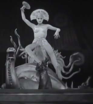 #eurovision Norway giving me major Maria Metropolis vibes