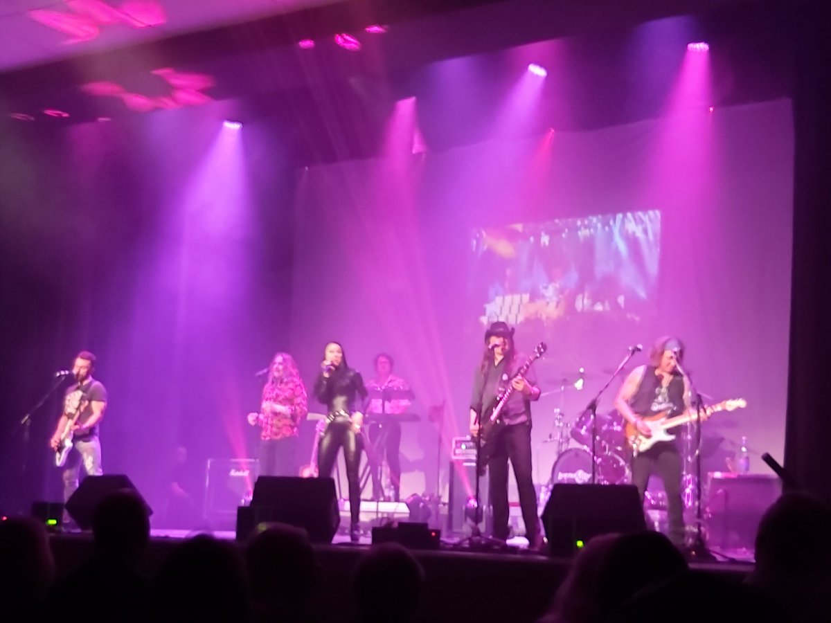 steviemorrison1's tweet photo. Great show tonight guys @leatherlaceshow in @BENNHallRugby , great tunes and production 🤘 https://t.co/rZHgkJ5cgx