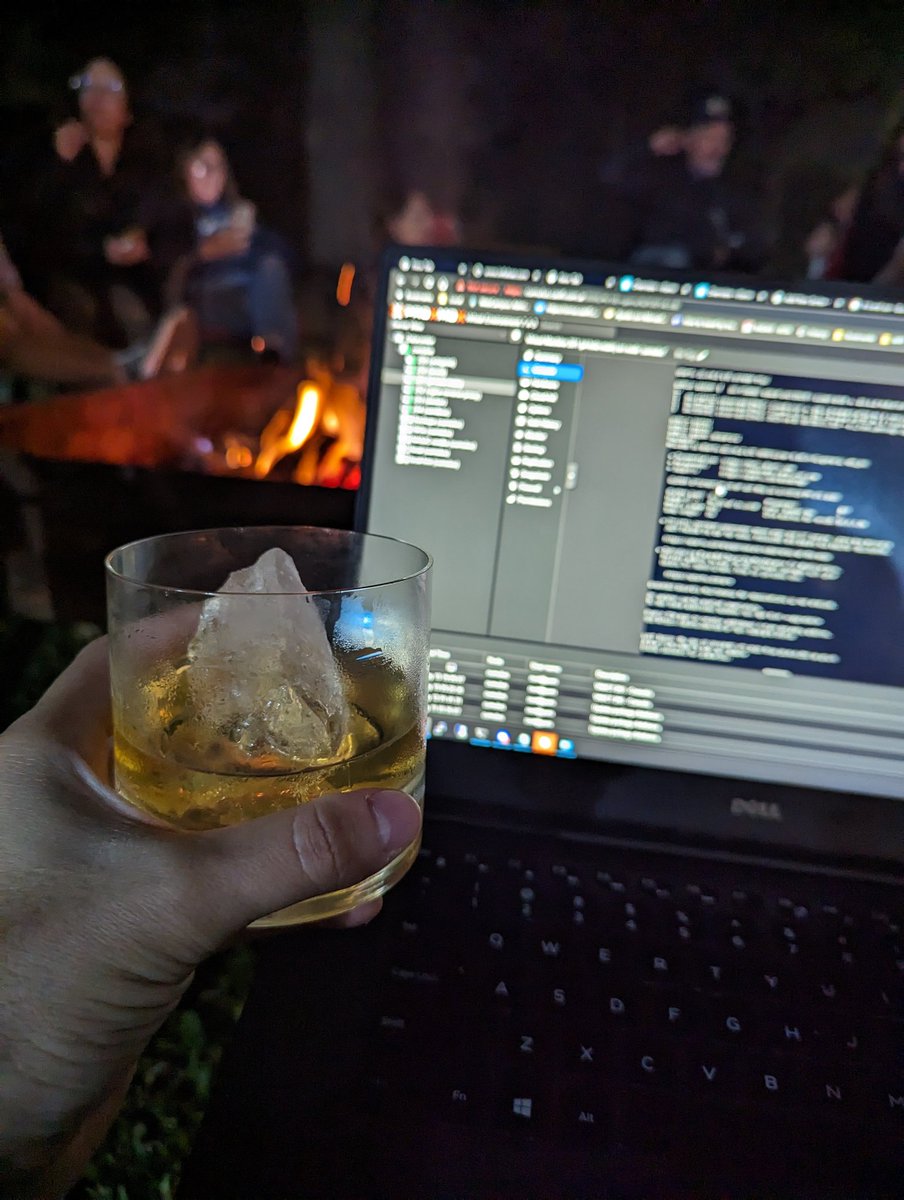 jcasarini's tweet photo. - Fogón ✅
- Single malt ✅
- CLI ✅
#nerdeando #sysadmin https://t.co/zsFuUokjdE