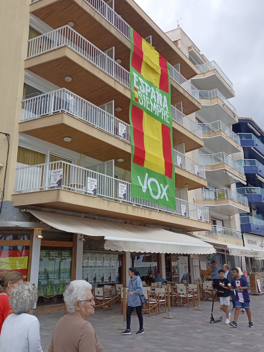 kaidua7's tweet photo. Calafell platja, avui, es el restaurant Calafell 66, ja sabeu on no em trobareu #ForaFeixistes https://t.co/CyHGjDyNdN