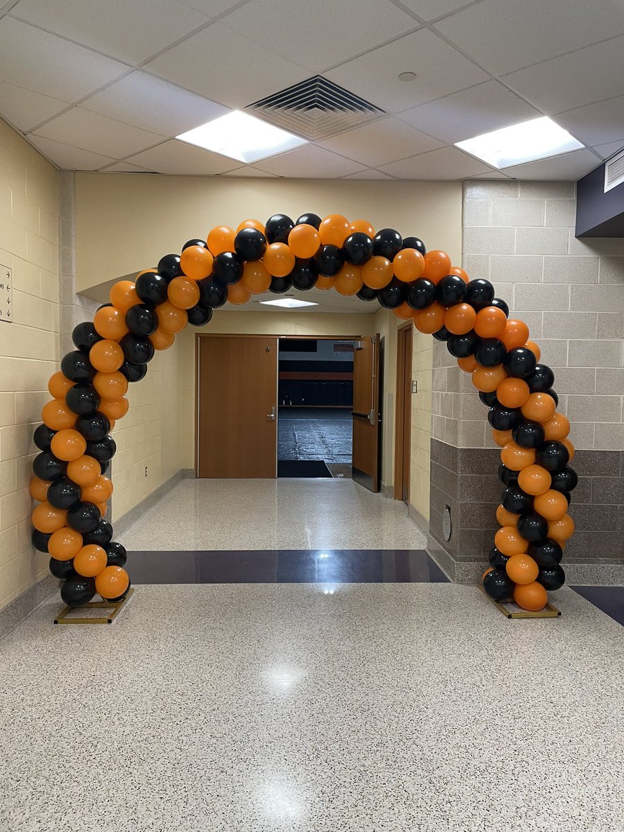 creationbyrosie's tweet photo. Balloon arches for the Cougar Foundation Family Dance tonight @CougarPAEF_PASD 🧡 🖤  #balloon #balloonarch #palmyraareahighschool #cougarfoundation #eventdecor #balloondecor https://t.co/vk8DNP8GMZ