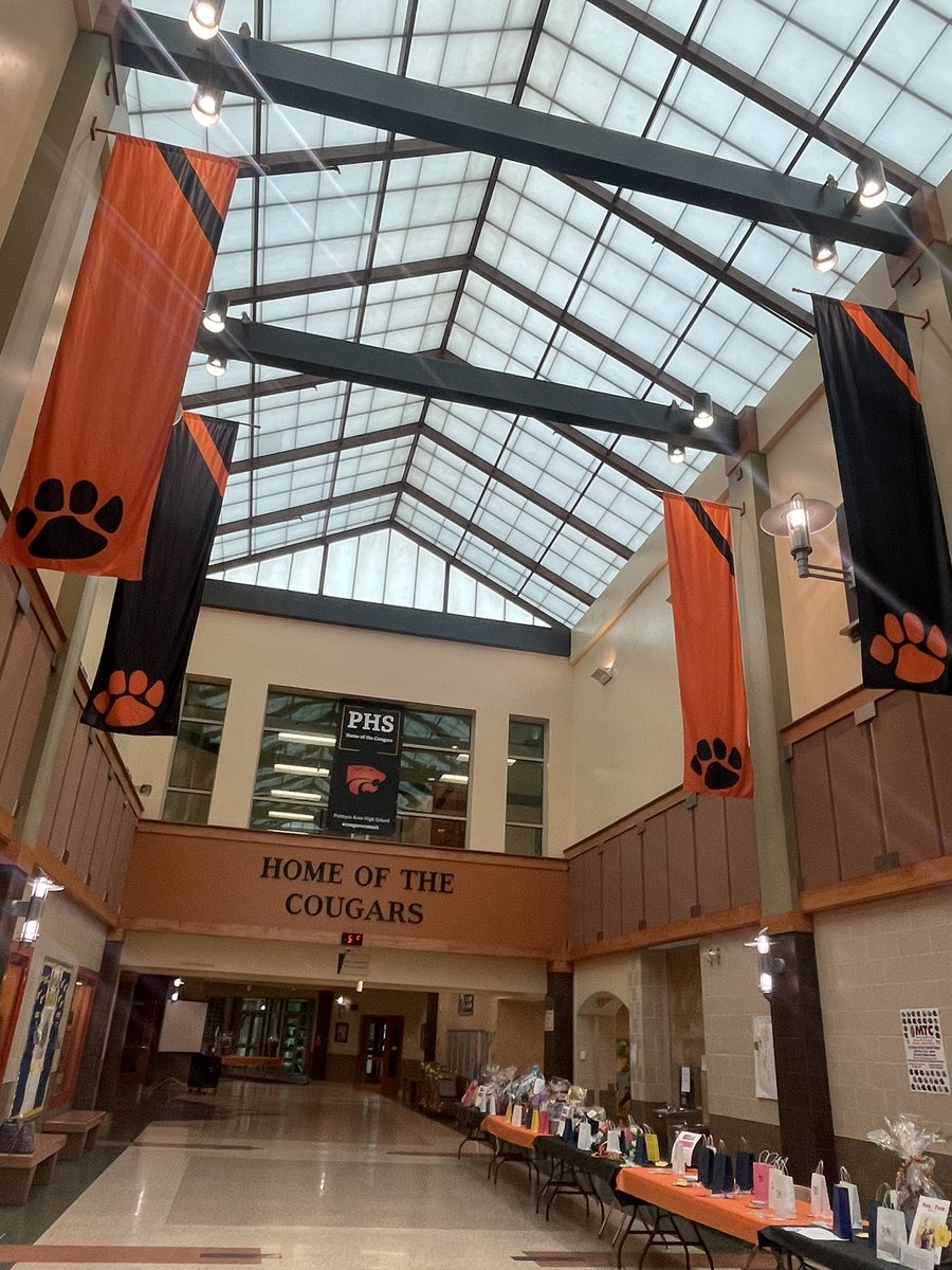 creationbyrosie's tweet photo. Balloon arches for the Cougar Foundation Family Dance tonight @CougarPAEF_PASD 🧡 🖤  #balloon #balloonarch #palmyraareahighschool #cougarfoundation #eventdecor #balloondecor https://t.co/vk8DNP8GMZ