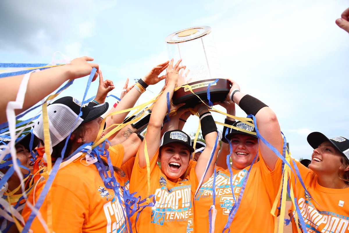 Vol_Sports's tweet photo. ☑️ Regular season champs
☑️ Tournament champs 

Queens of the SEC 👑 @Vol_Softball https://t.co/8vGB4ZwcRN