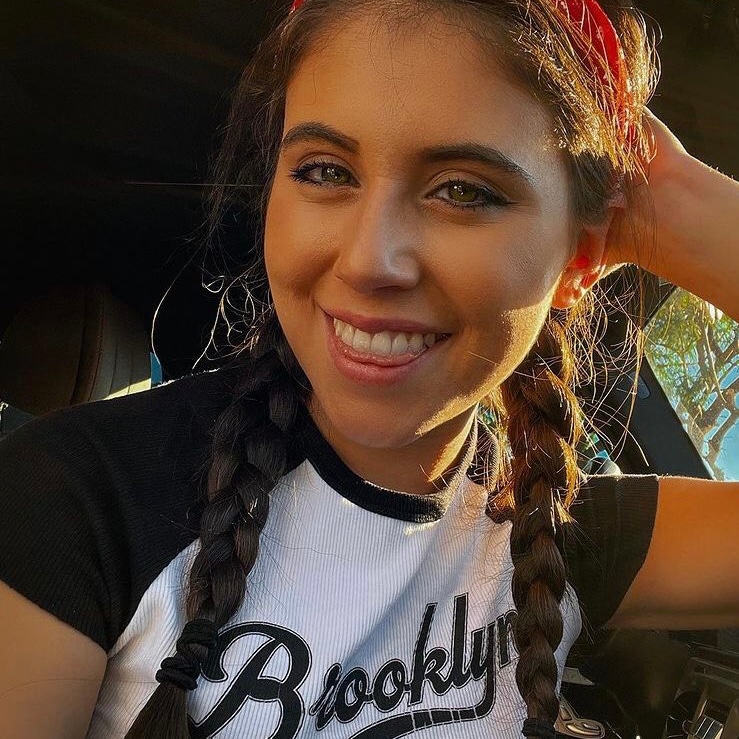 Je suis là pour vous satisfaire n'hésite pas à me contacter mes chéris💋💋🥰🍎🍒👅