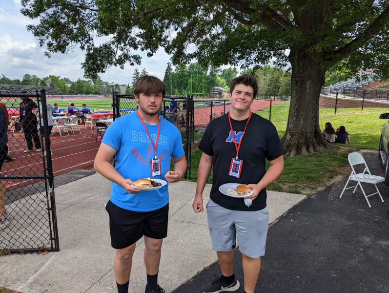 Had a blast at <a href="/HanoverFTBL/">Hanover Football</a>'s junior day today! Thank you <a href="/CoachSmith53_/">Sam Smith, M.Ed</a> for the hospitality and the amazing (and delicious) food after practice for the cookout!