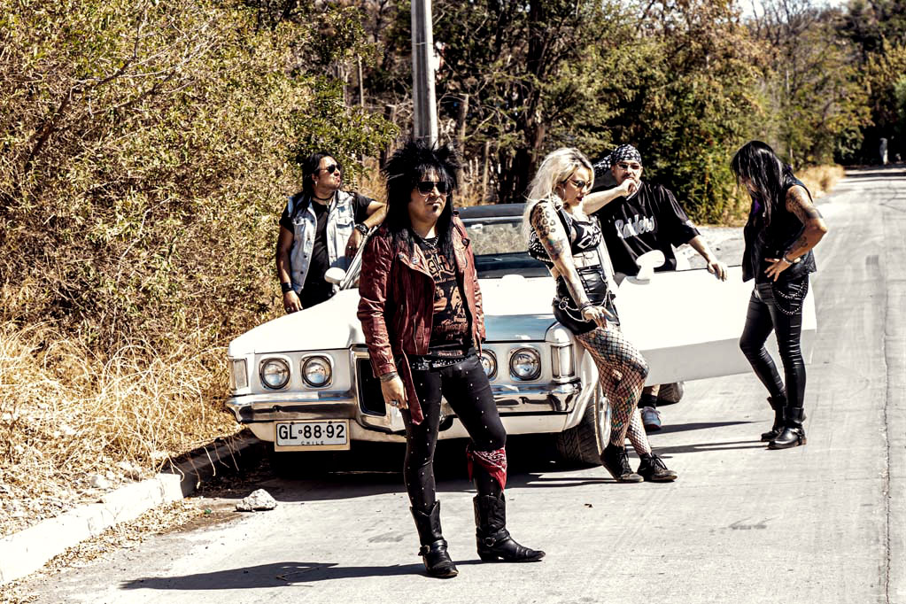 OUT NOW ! 'Drive Me Crazy' video on <a href="/YouTubeLATAM/">YouTube Latinoamérica</a> #youtube #HardRock #pontiac #sleaze 
youtu.be/hF7rqIMTSag