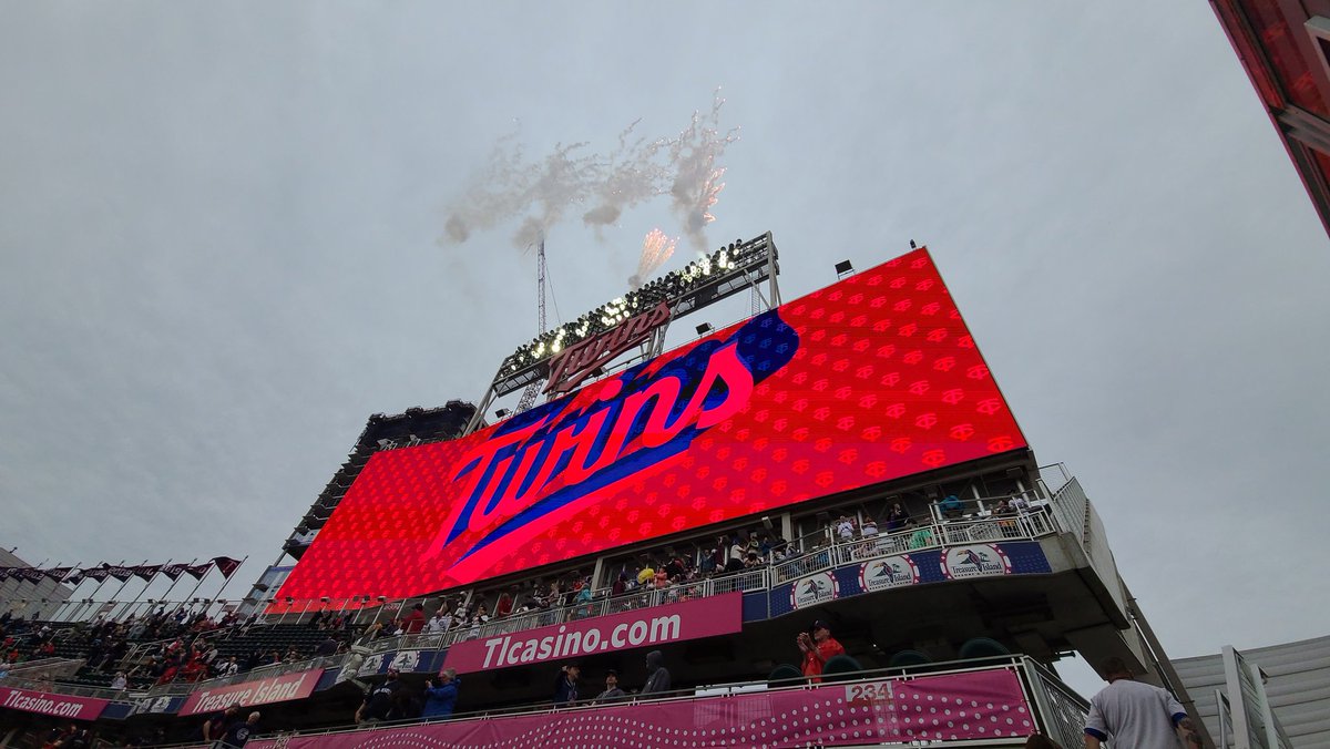 SternerJeanette's tweet image. #TwinsWin 11-1 with 5 homeruns over the Cubs! 

Let's Go @Twins 

#BombaSZN back?!