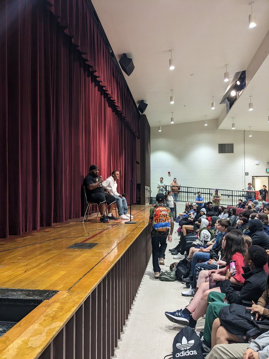 lesliebaugh10's tweet photo. KidJay-Nationally Recognized from @AGT and a Metro Detroit Celeb visited the Scarlett Nation! KidJay shared his love of poetry and positivity w/6th graders who are studying a unit on the power of poetry at Scarlett MS. @AP_Scarlett_A2 @A2SchoolsSuper @clubob9 @A2schools https://t.co/LlrwodX4KL