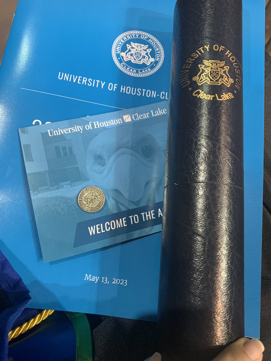 cjsilva97's tweet image. 💙 20 years
💚 122 hours
💙 2 minors
🎓 1 degree
⭐️ Cum Laude
1️⃣ First generation college grad

Worth it? Absolutely!

#UHCLGrad