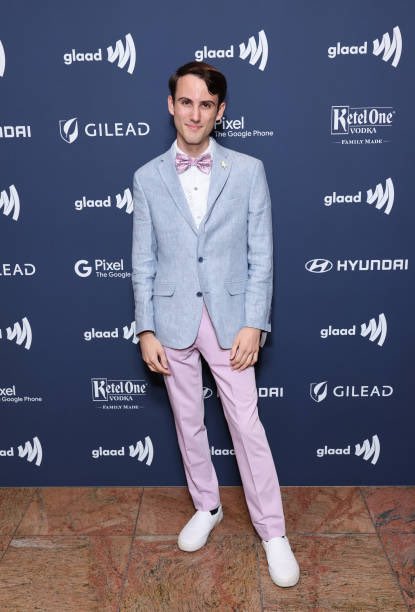 AwardShowUpdate's tweet photo. .#CameronSamuels at the 34th Annual GLAAD Media Awards
#GlaadAwards https://t.co/OmIt4oLKPY