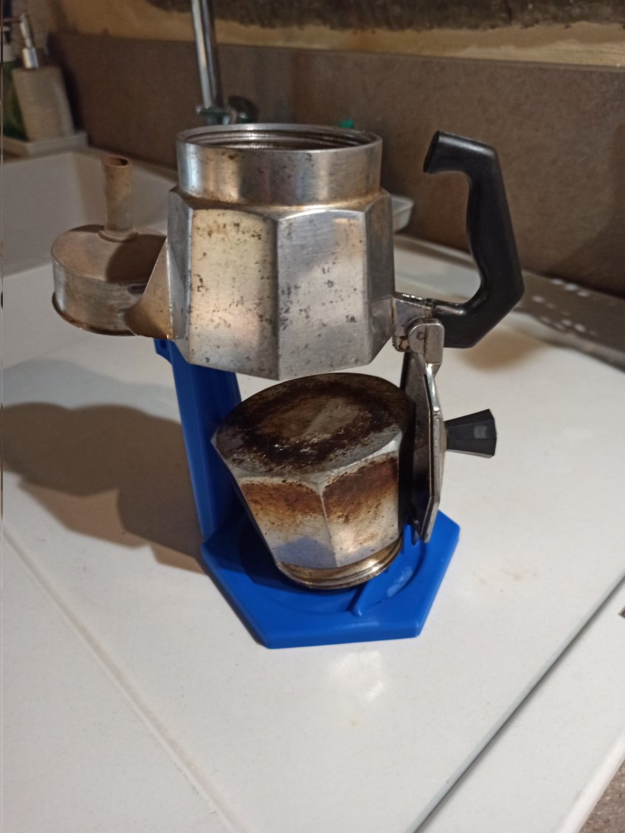 crisptitanium's tweet photo. @VailshireCap never use soap as per my Italian wife.. hang dry #3dprint https://t.co/D5rru7t1Fq