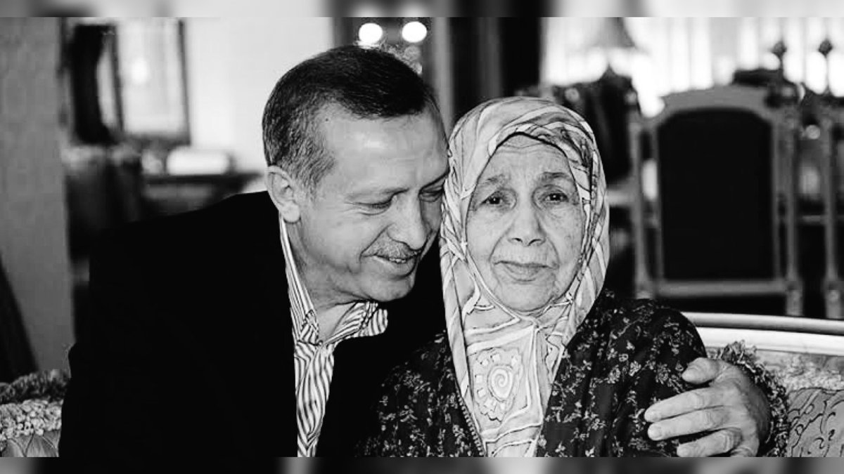 Evladını bugün yalnız bırakmayacağız Tenzile anne. İçin rahat olsun. Onu yeniden başkanımız yapacağız. Anneler günün kutlu olsun. 💐
#annelergünü #RecepTayyipErdoğan