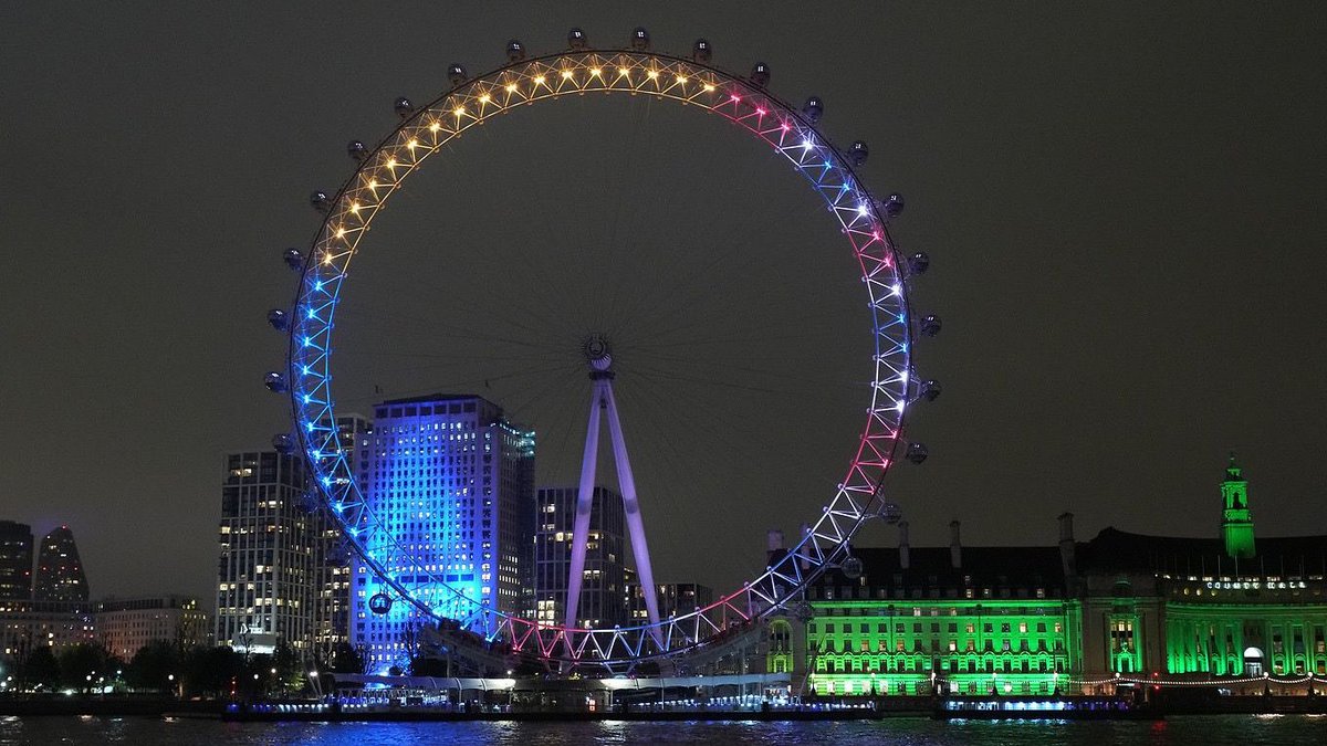 MayorofLondon's tweet image. Tonight London sends a message of support and solidarity to the people of Ukraine.

I’m proud that City Hall and our capital’s landmarks are lit up yellow and blue 🇺🇦 #Eurovision