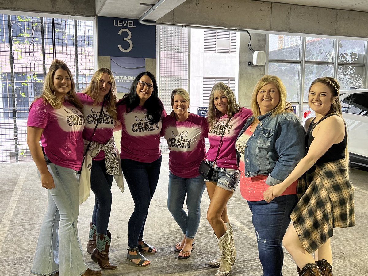 Luke combs!!!!girls are ready!!!! <a href="/K102/">K102</a>