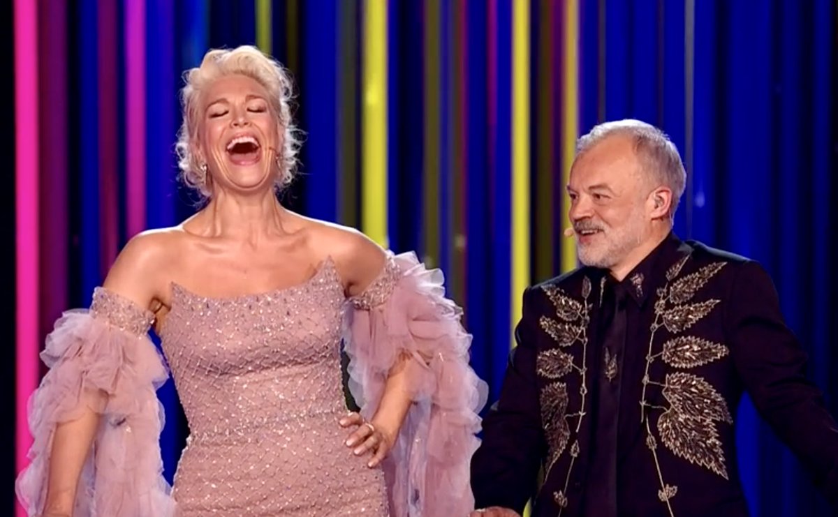 #Eurovision These two need to do this every year. A new double act is born.. 🔥 #HannahWaddingham #GrahamNorton ⁦@Eurovision⁩