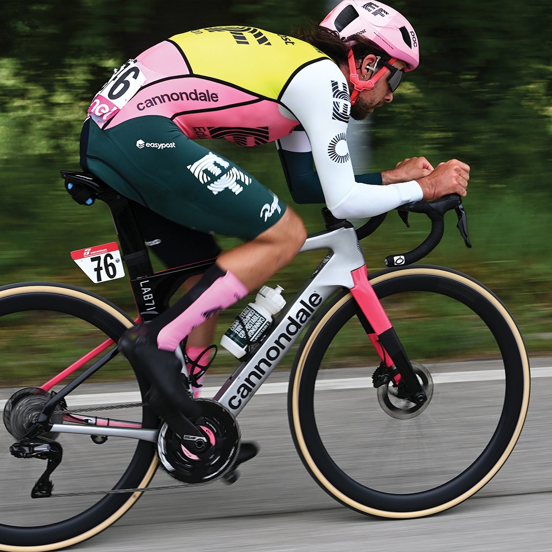 CannondaleJapan's tweet image. ジロ・デ・イタリア第8ステージ、アイルランド出身のベン・ヒーリー（22歳）がゴールまで50kmを残し単独アタックからの逃げ切り勝利！グランツール初出場でキャリア最大の勝利を手に入れました。おめでとう！

@EFprocycling  #SystemSix #ridecannondale