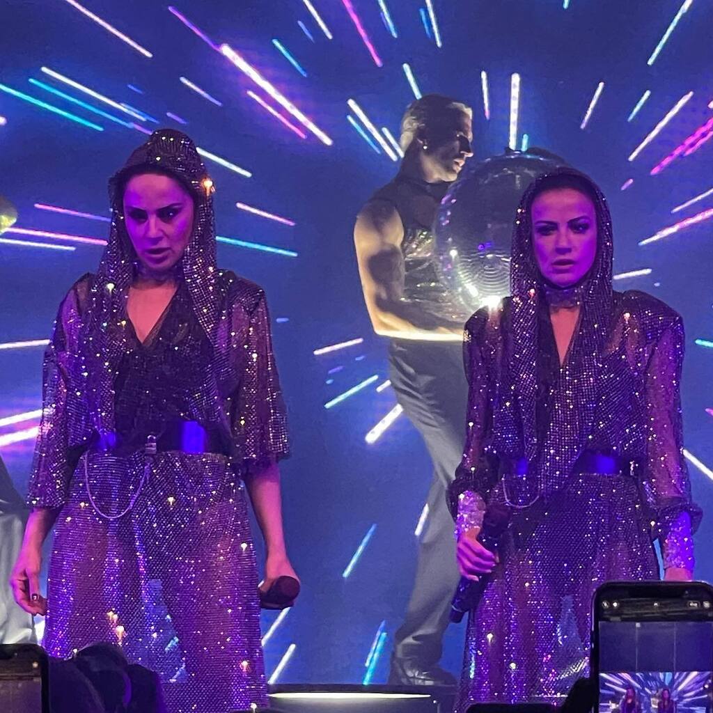 GMartelli88's tweet photo. Ed è per sempre 🪩 congrats @paolaiezzireal & chiaraiezzi_official
~~~~~~~~~
#vitalive #2di4 #PaolaeChiara #PerSempre #PerSempreTour #live #pop #music #concert #gig #event #musica #concerto #evento #soldout #fabrique #fabriquemilano #revival #classic… https://t.co/zWG4EoJ08S https://t.co/14918mzgnC