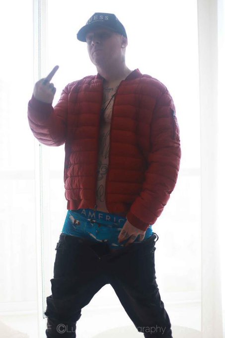 Sit and spin https://t.co/xOfazb0UwU<a href="/tag/newprofilepic"class="tags"><span>#newprofilepic</span></a>