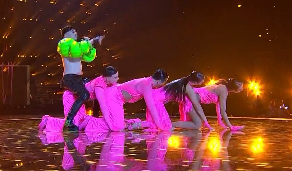lizardsgizzard's tweet photo. I am LIVING for the crowd chanting cha cha cha! #Eurovision2023 #Eurovision https://t.co/RNA5jLeJtE