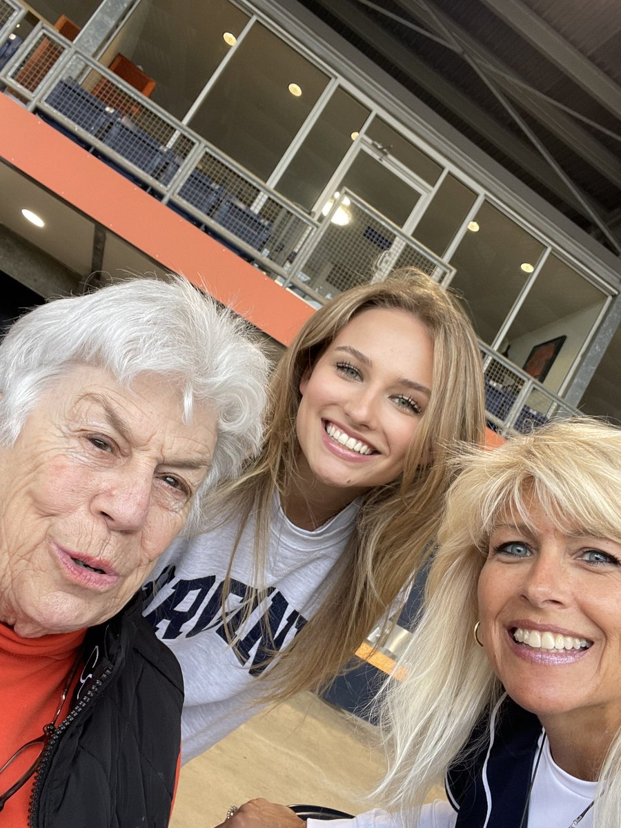 HoosKat's tweet photo. @UVABaseball #GoHoos #HoosSmiling https://t.co/GyGIfwWy6u