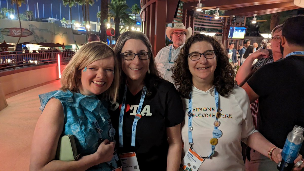 JustPeachie05's tweet image. Post #data23 catch up. I arrived on Day 2 and was feeling out of place - until I found my friends at Data Night Out! @StyleSTEAMed and @maf2k make you feel like family! @DataDivergent is in the corner of this pic and it was amazing to meet him too! #datafam #datapride