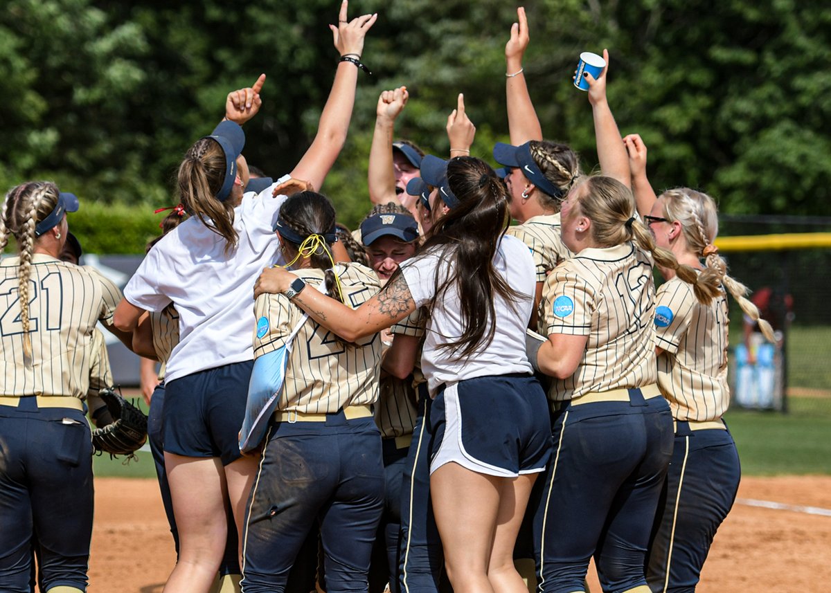 WU_Bulldogs's tweet image. 1st Super Regional in program history
Program-record 48 wins
3 straight elimination-game wins
More amazing stuff from Raechel Cutcher

The recap from big-time #WINgate Saturday!

Story | bit.ly/3M57ZJn

#OneDog | @WingateSoftball