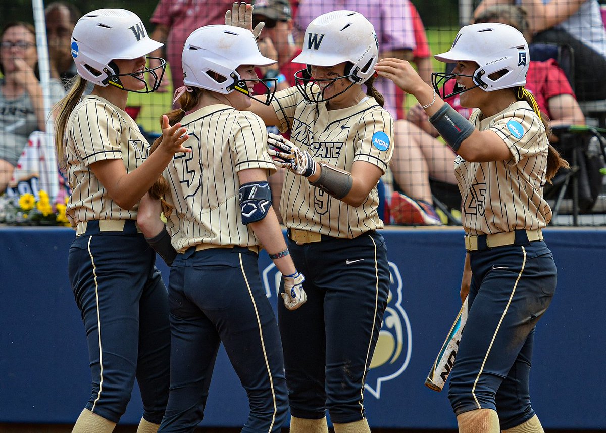 WU_Bulldogs's tweet image. 1st Super Regional in program history
Program-record 48 wins
3 straight elimination-game wins
More amazing stuff from Raechel Cutcher

The recap from big-time #WINgate Saturday!

Story | bit.ly/3M57ZJn

#OneDog | @WingateSoftball