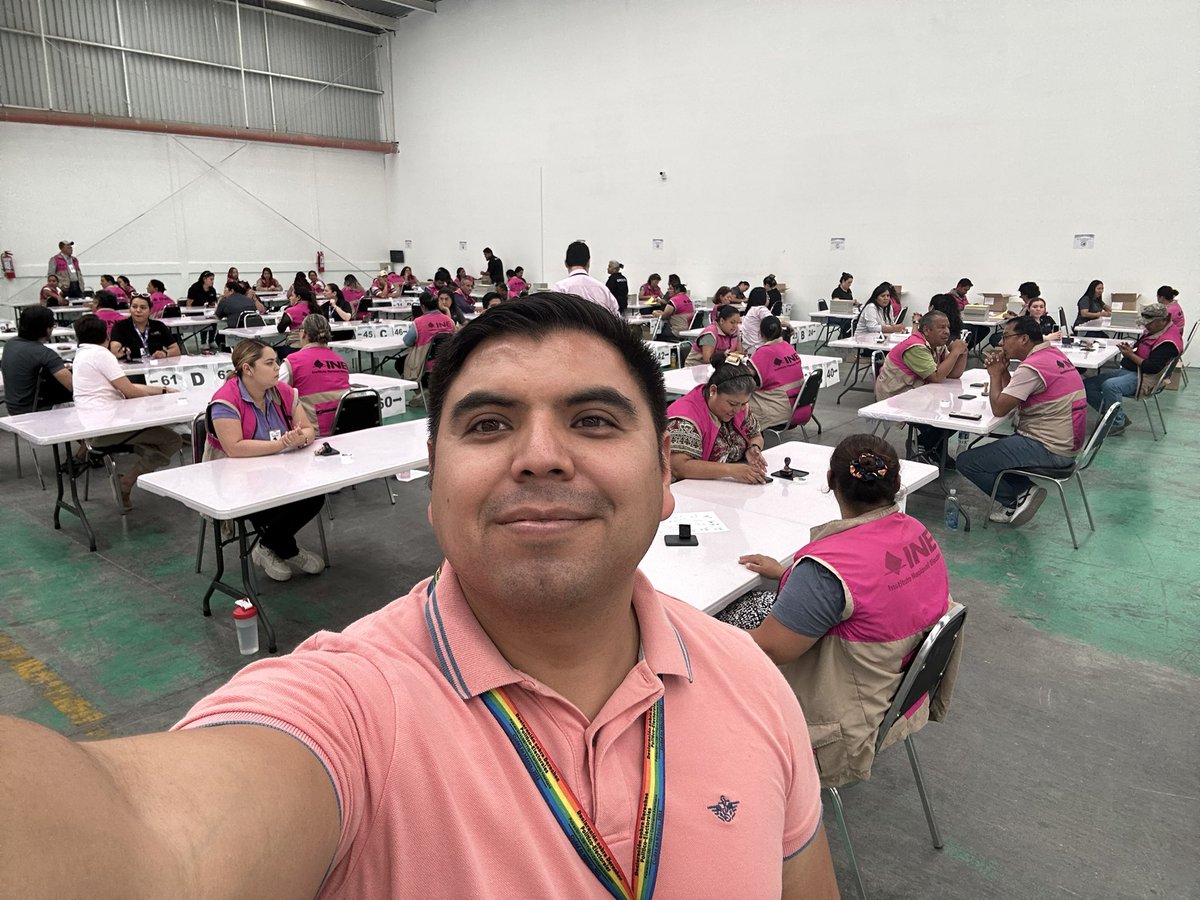 CD13_Coah's tweet photo. Los integrantes del @CD13_Coah participamos en el operativo de conteo y sellado de las boletas que se utilizarán el 4 de junio. Gracias al trabajo conjunto del @IEC_Coahuila  e @INECoahuila terminamos el proceso antes de tiempo previsto para ello. @rodrigo_0378 @Jorge_dlp https://t.co/fdD8OvwbLb