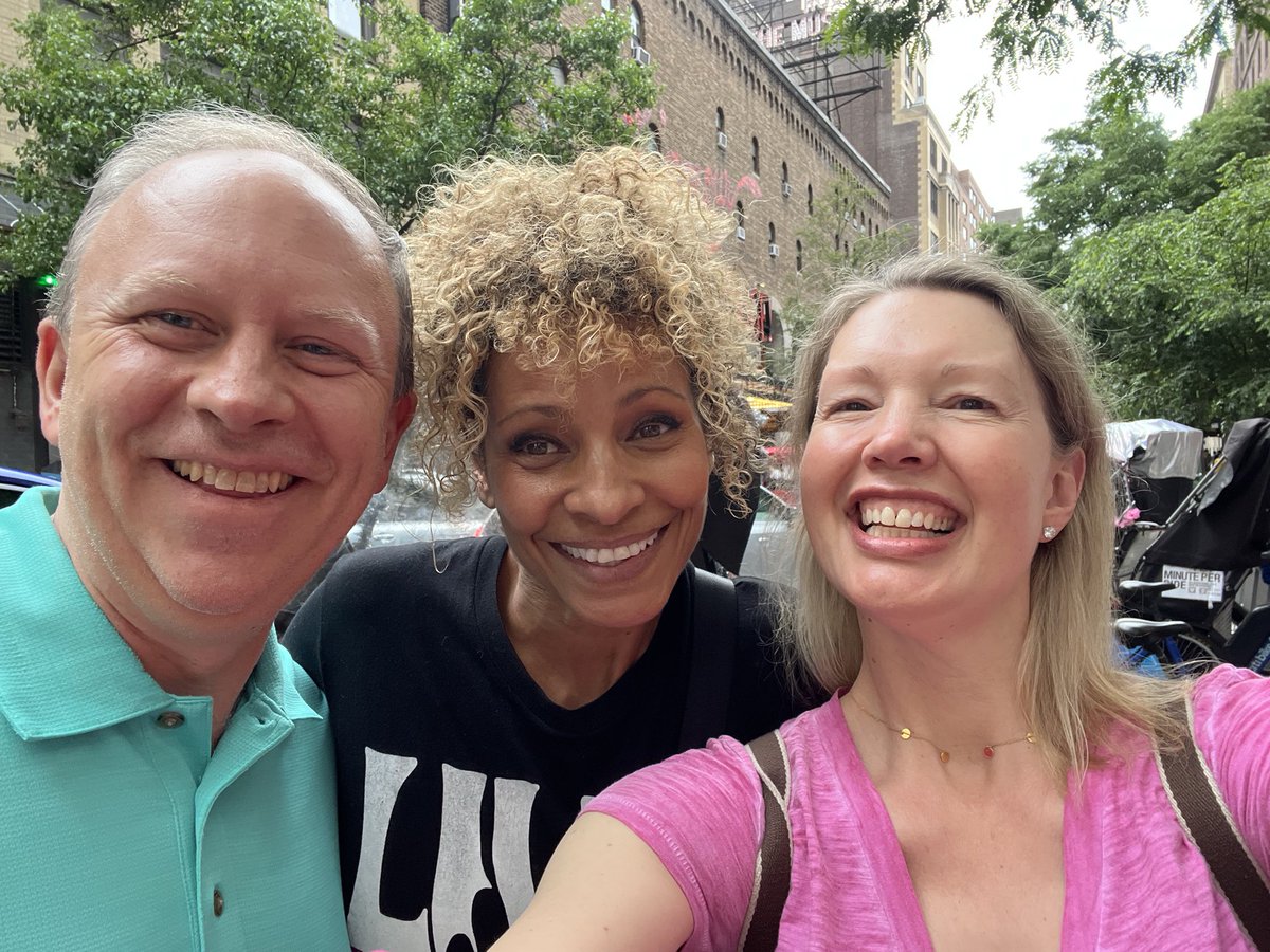 I love ❤️ <a href="/ItsMichelleHurd/">Michelle Hurd</a>. It was such an honor to run into her today in NYC. She was so generous with her time and so lovely 🥰 #IRL Long live #Rafie (<a href="/PicardCast/">The Star Trek Picard Cast</a>)