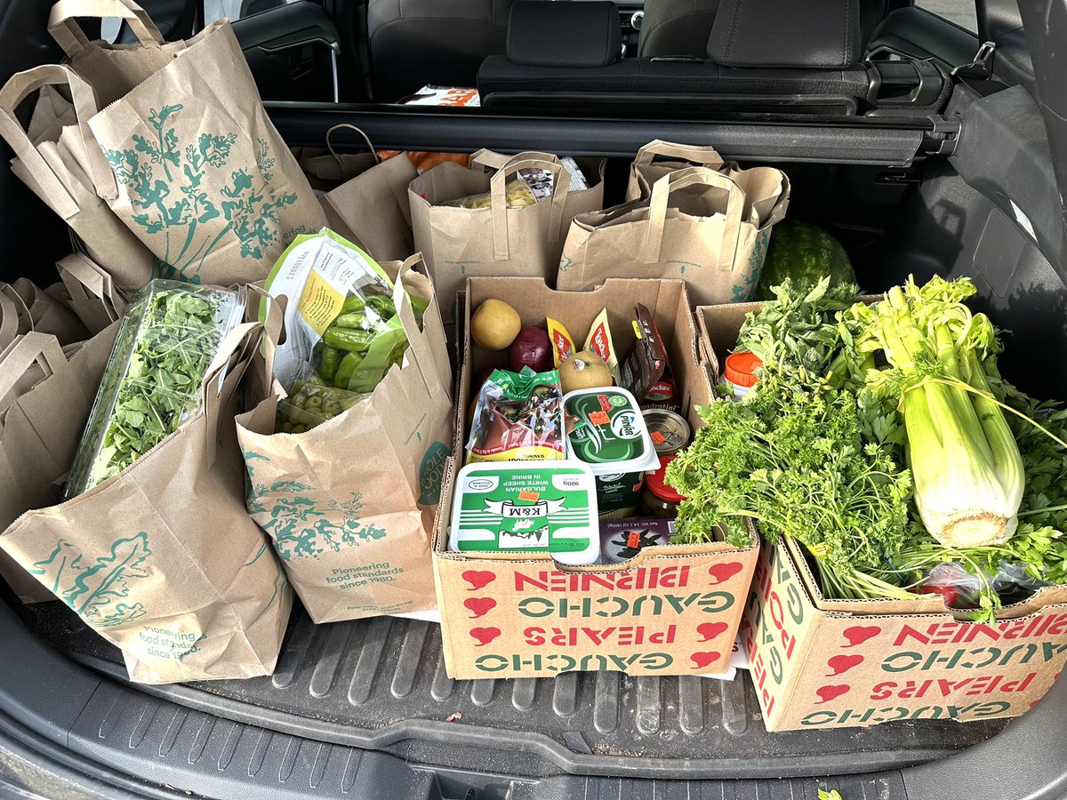 KaminskiMed's tweet photo. Produce in the car, tables in the backyard & meats being skewered as I tweet. I guess we are ready for the annual #KaminskiLab #BigSendOff party tomorrow. Love to cook for my team, celebrate their success. More to come tomorrow!!
#AcademicBliss
#PCCMEats https://t.co/AS4M1GgA7u