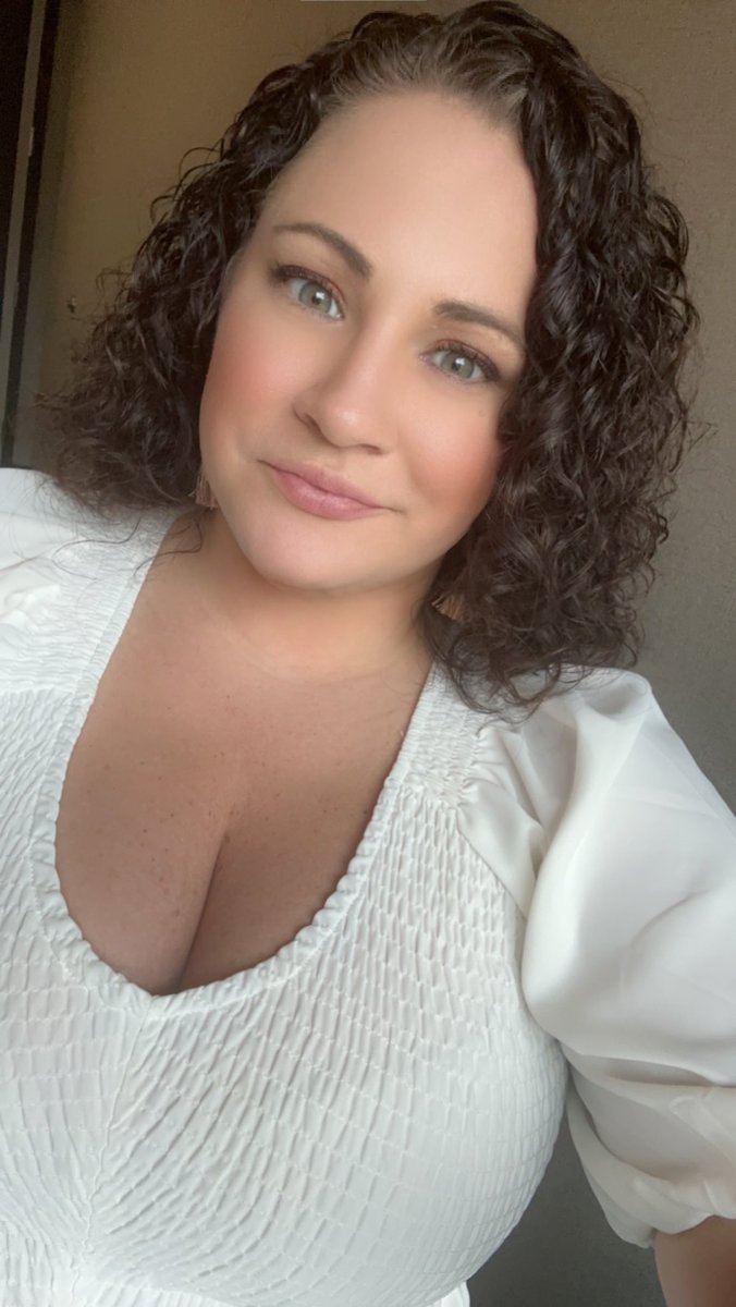 JCarreras11's tweet photo. #K102LukeCombs  ready for tonight! Hopefully our seats are close enough to get a guitar pic to add to my collection 🤞🏼🤞🏼🤞🏼 https://t.co/r2S0uR01y4