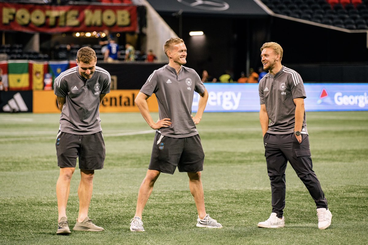 What are these Poland lads cheesing about? 😂