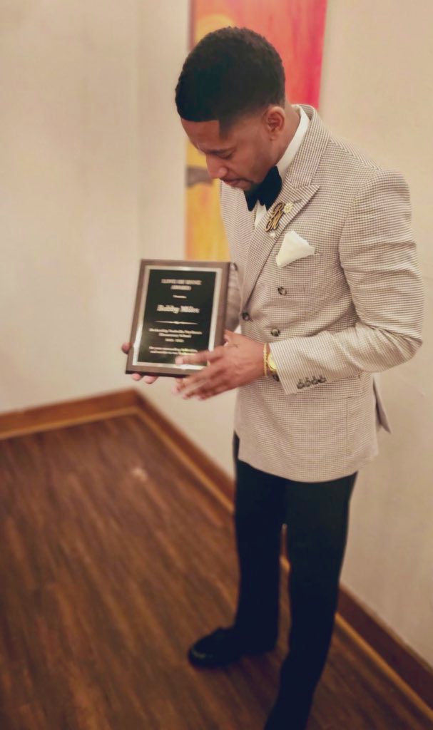 B. DeAndre Miles tweet media