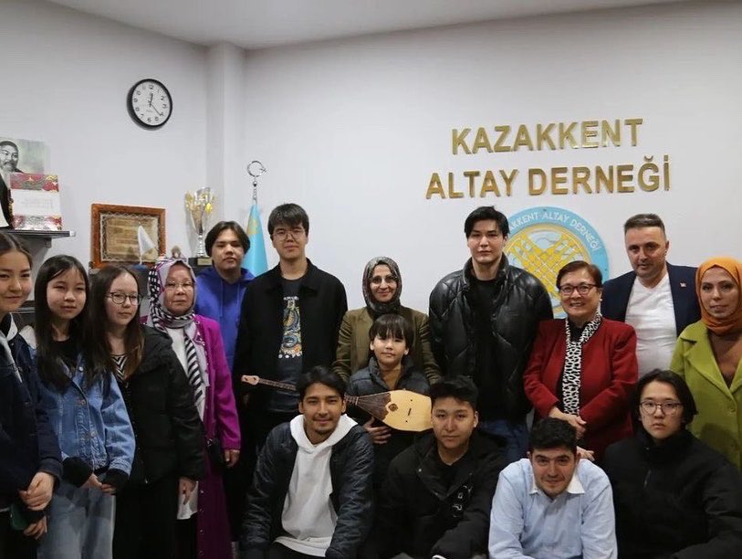 kazakder's tweet photo. Bu seçim sürecinde CHP, ardından MHP ve son olarak da AKP ‘yi derneğimizde misafir ettik. Gelen tüm partileri ağırlamaktan şeref duyduk. 

Bu seçim sürecinin şimdiden Türkiye’mize hayırlı olmasını dileriz. @herkesicinCHP @MHP_Bilgi @Akparti https://t.co/cbqE6pzHwV