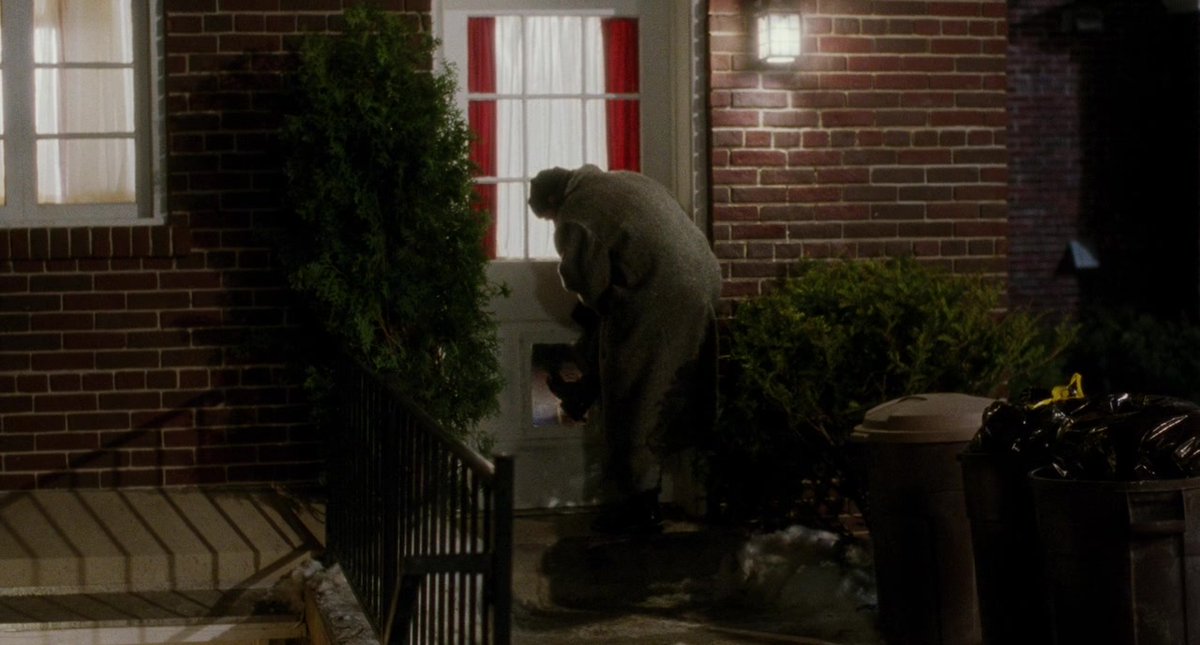 HomeAloneFrames's tweet photo. Home Alone by John Hughes - frames 117209 to 117212 of 148019.
#homealone #homealoneframes https://t.co/1AaLyCG9Hs