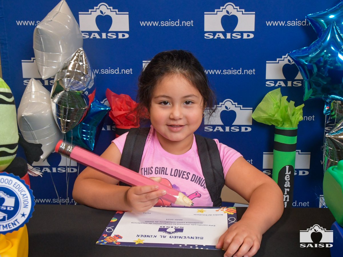 SAISD's tweet photo. Our students at @SAISDNelson had so much fun signing their commitments to kindergarten next year. 
Nuestros estudiantes de Nelson ECEC se divirtieron al inscribirse para kínder el año que entra. 
➡️ See our next events/Vea nuestros siguientes eventos: https://t.co/qVEURHWPrp https://t.co/looeoXQAAM