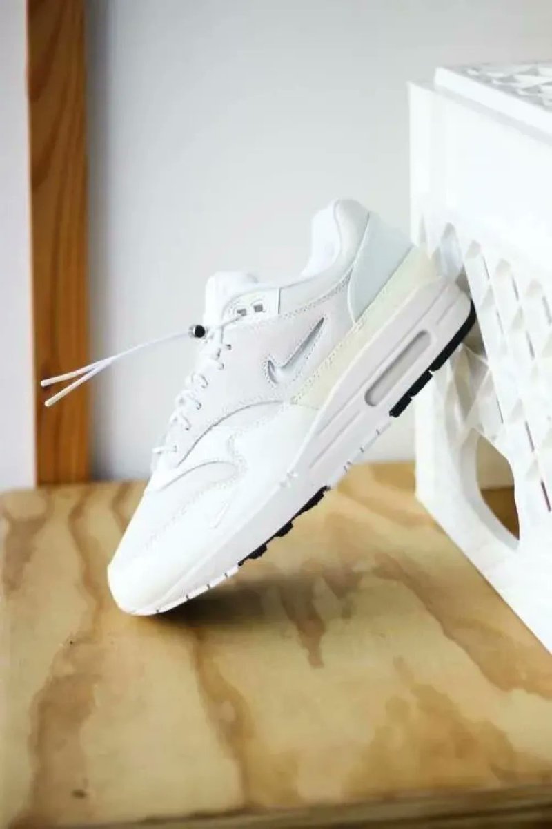 KicksFinder's tweet photo. Ad: SALE via Nike US
Nike Air Max 1
FREE shipping and returns

>> https://t.co/omPXz8Eiu1 https://t.co/TslNzyQlmv