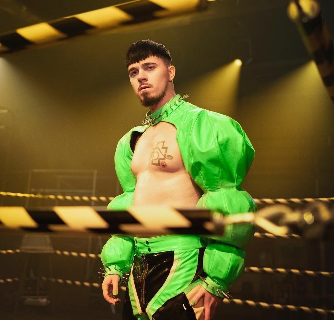 MirianMeriQuei's tweet photo. Eurovision needs to END the juri votes because the audience should be the one deciding who wins... Käärijä DESERVED the win #Eurovision2023 #eurovision https://t.co/yr5nsBlol0