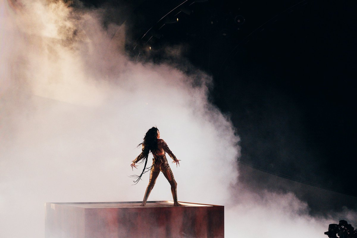 🇸🇪 Loreen has become the first woman to win the #Eurovision Song Contest on two different occasions as a performer (2012 and 2023).

[📷 Sarah Louise Bennett / EBU]