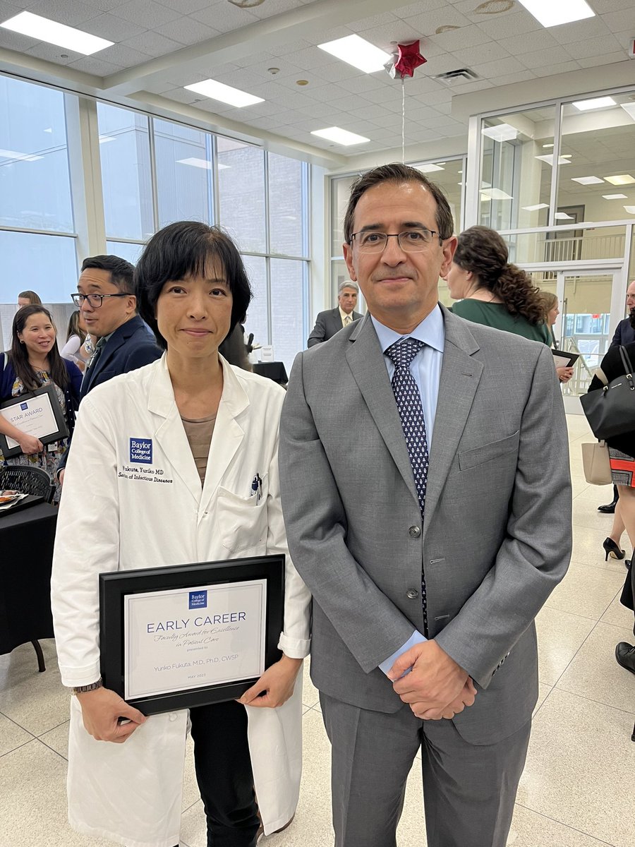 YurikoFukuta's tweet photo. I got an Early Career Faculty Award for Excellence in Patient Care in Baylor College of Medicine Faculty Award Day! Although there is a long way to go to stay in academic, I felt very honored. Thank you so much, my colleagues, supervisors and residents, for having working with me https://t.co/hHsmVIvHH0