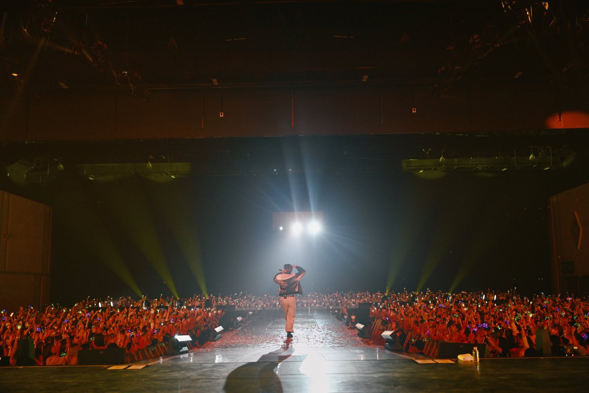 DNAmngmnt's tweet photo. the other side
KHON KAEN DAY 1 

#MarkTuan #Mark 
#마크 #段宜恩 
#theotherside #theothersidetour 
@marktuan https://t.co/1cpCC67jsc
